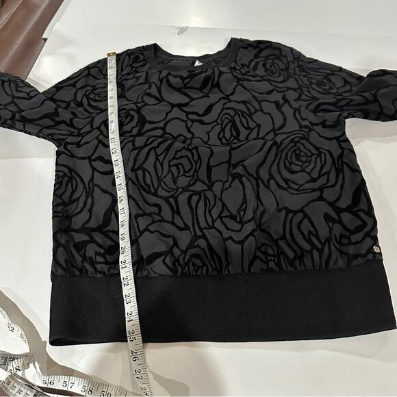 Fabletics Lola Back at it Black Rose Print Flock Long Sleeve Top Size M - Picture 10 of 10